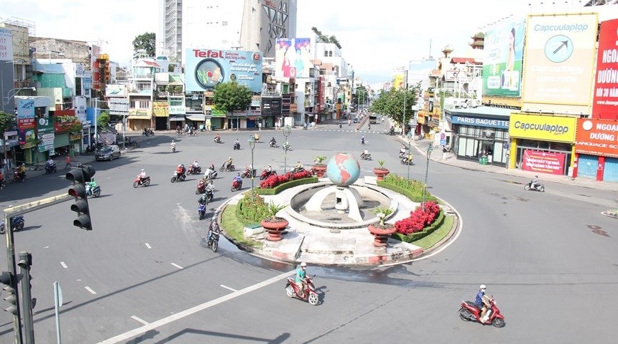 Les rues de HCM-V désertes les jours de distanciation sociale